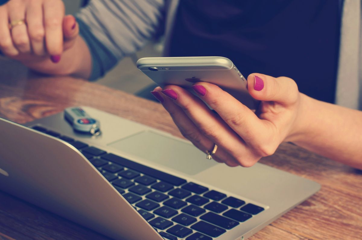 A woman getting a call from an inbound lead