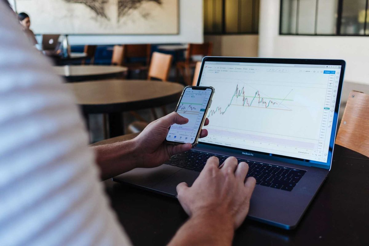 An employee considering whether to exercise his stock options