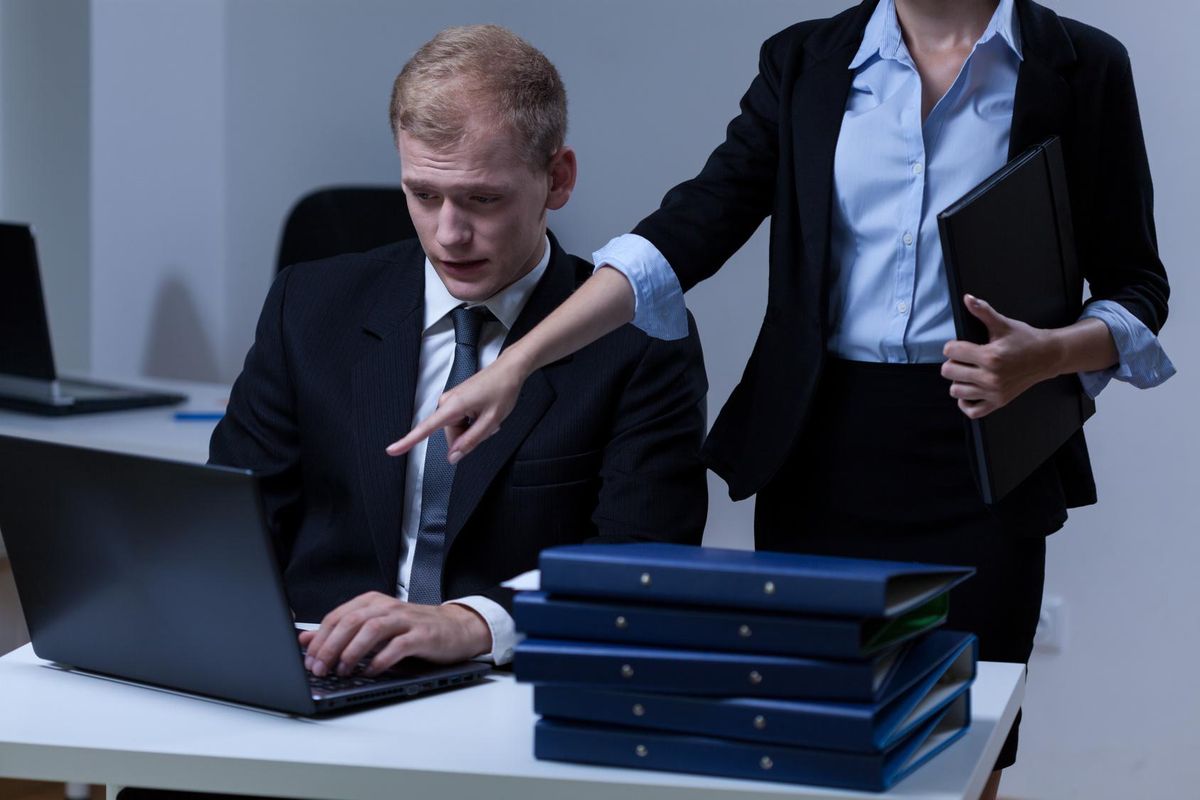 Boss commanding worker