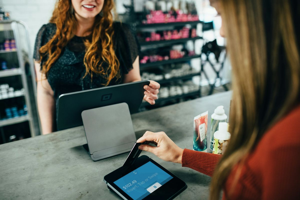 cashier providing customer service during checkout - Business Help and Advice Customer Service at Checkout