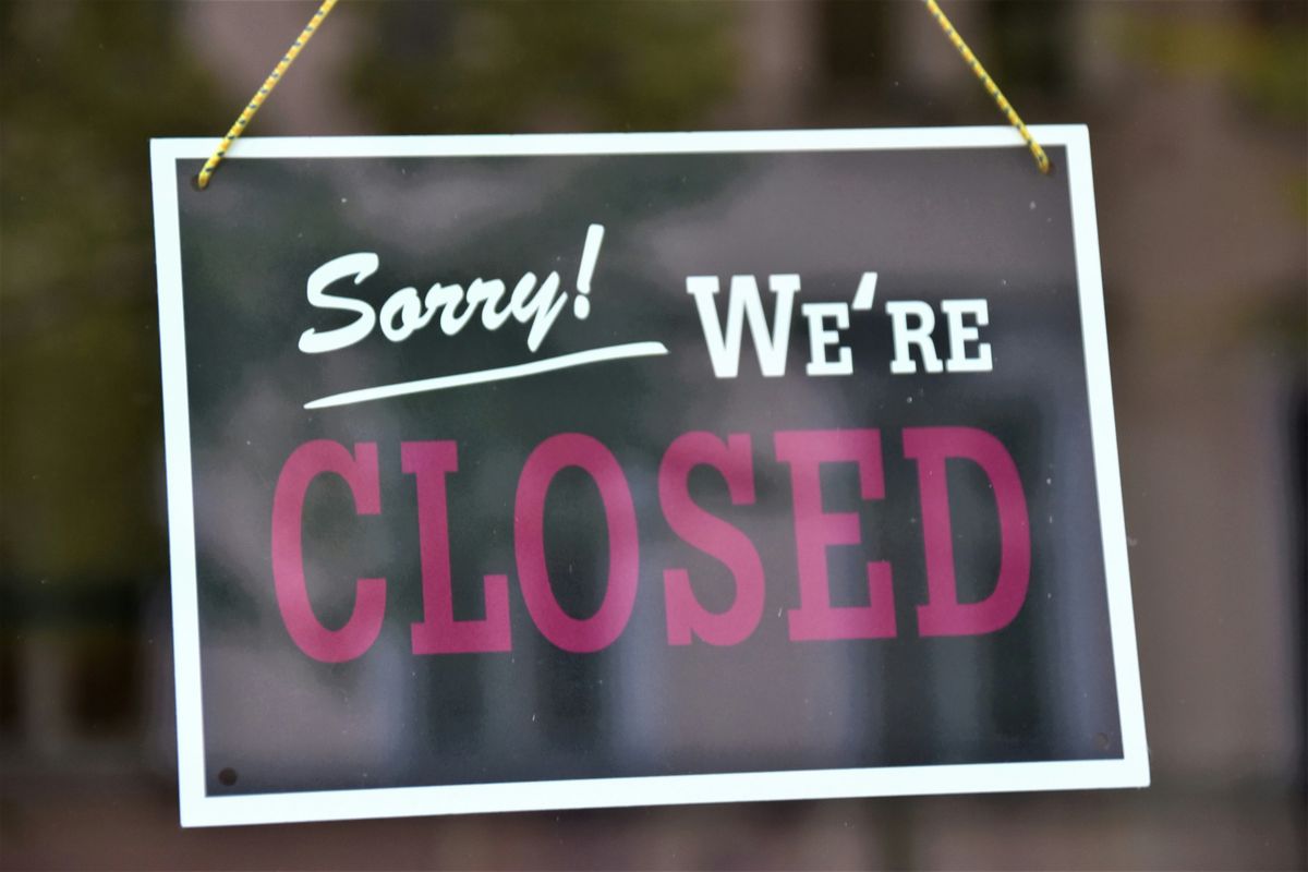 Closed sign at a shuttered small business
