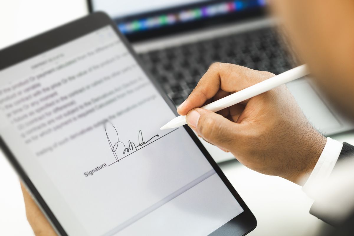 Consumer signing an online agreement