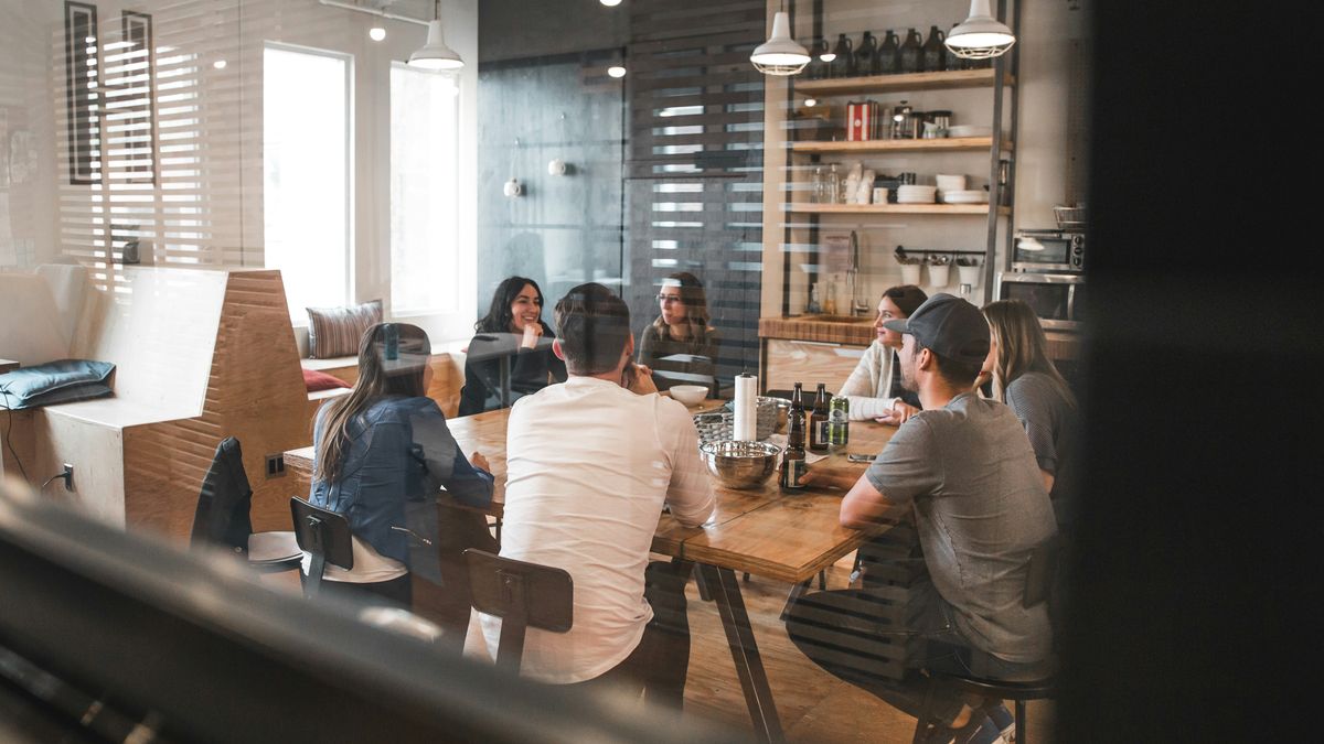 Employees returning to the office as part of a 2024 workplace trend