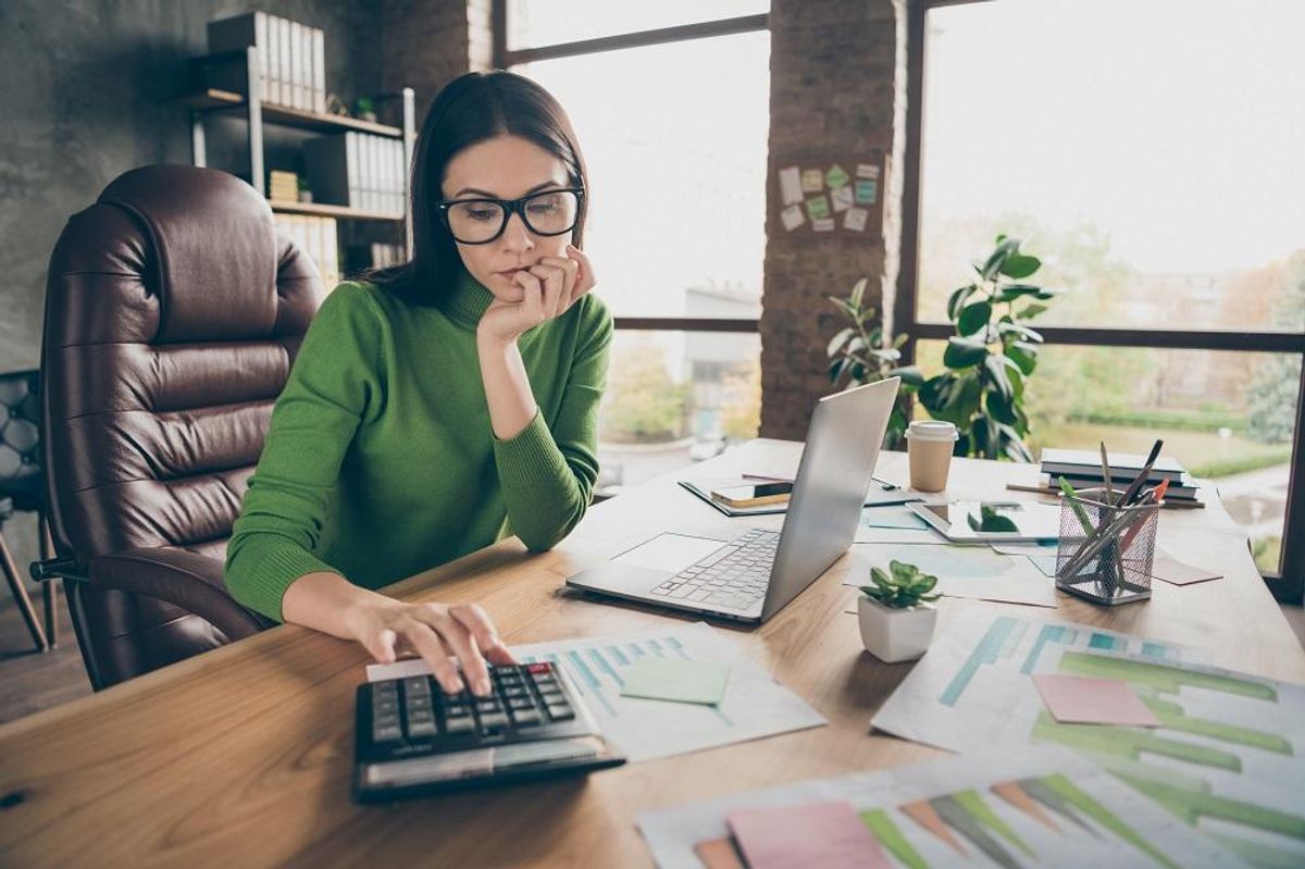 Freelancer calculating her profits