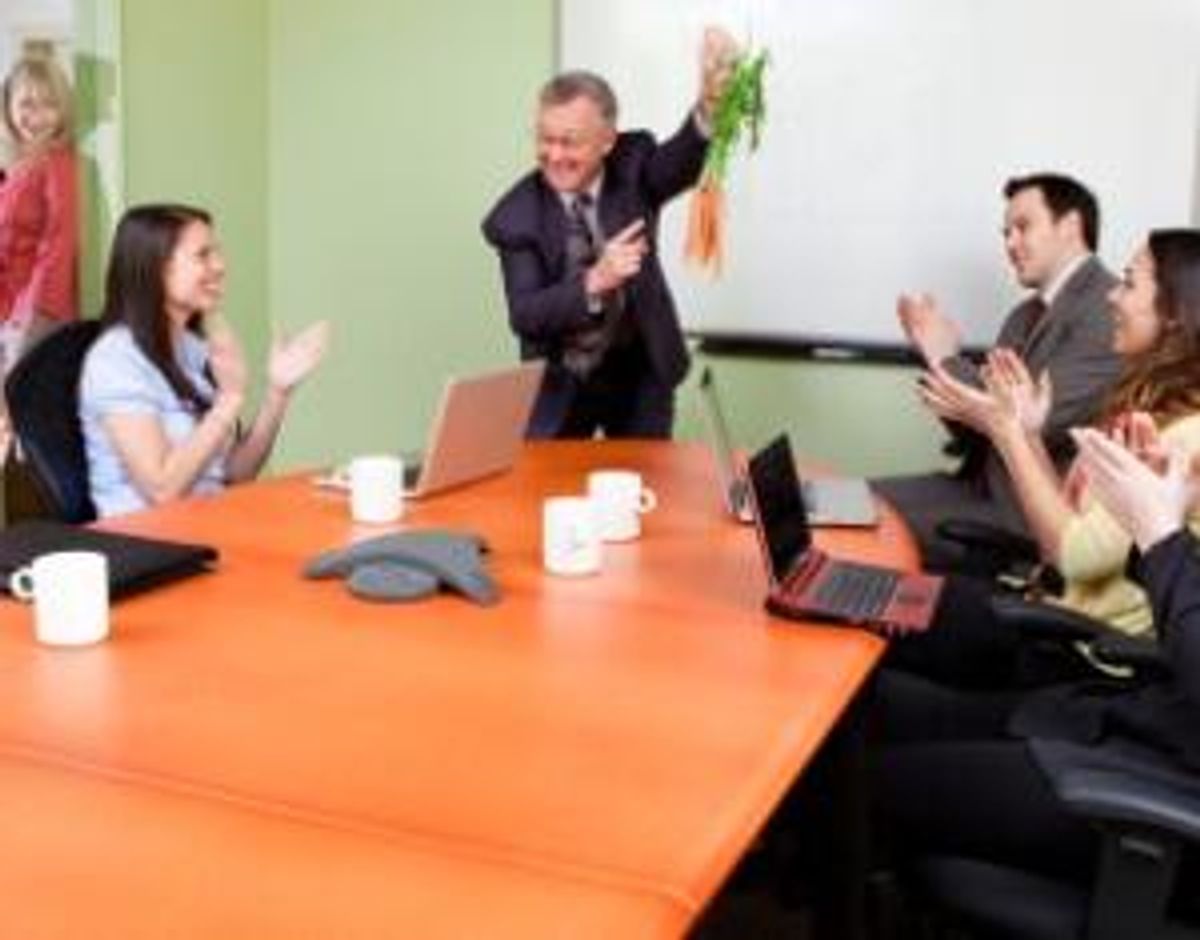 6 Ways to Incentivize Your Sales Team This Summer