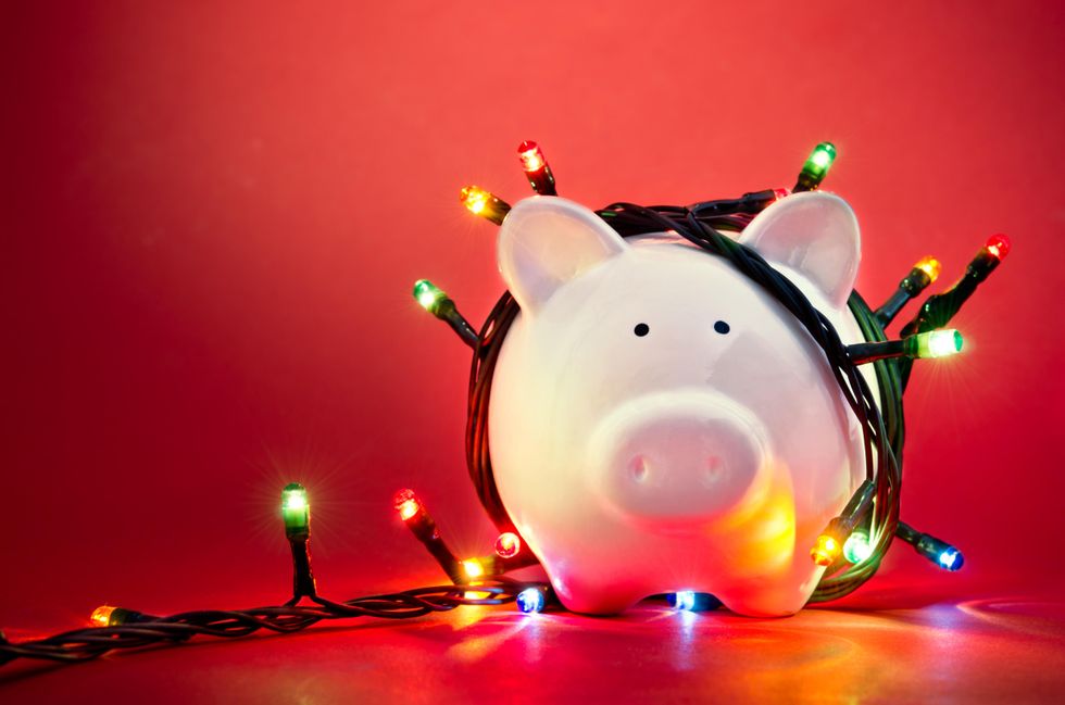 Holiday Shopping Tips: How to Avoid Going Into Debt This Season