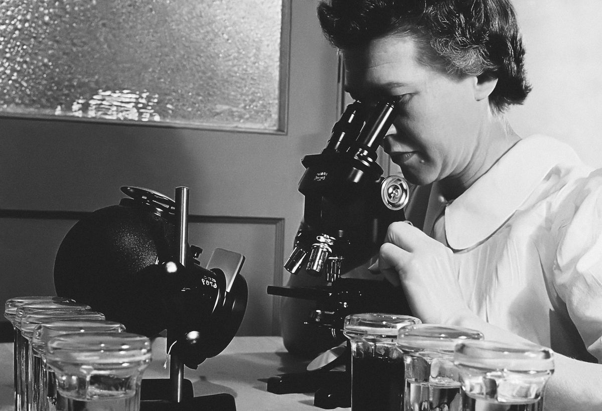 Inspirational woman doing science