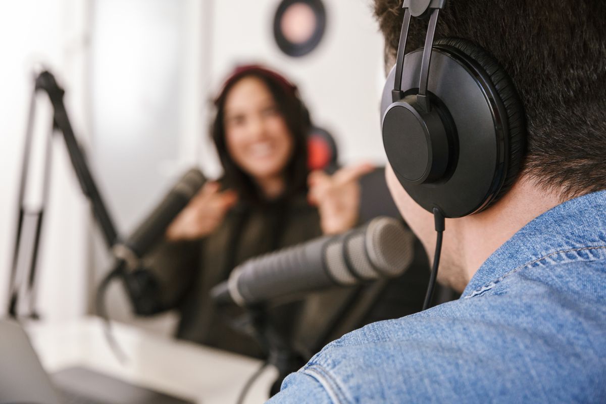Man and woman doing a podcast as a B2B lead gen tactic