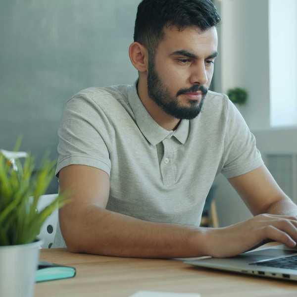 Man uses a comparison website to shop for credit cards