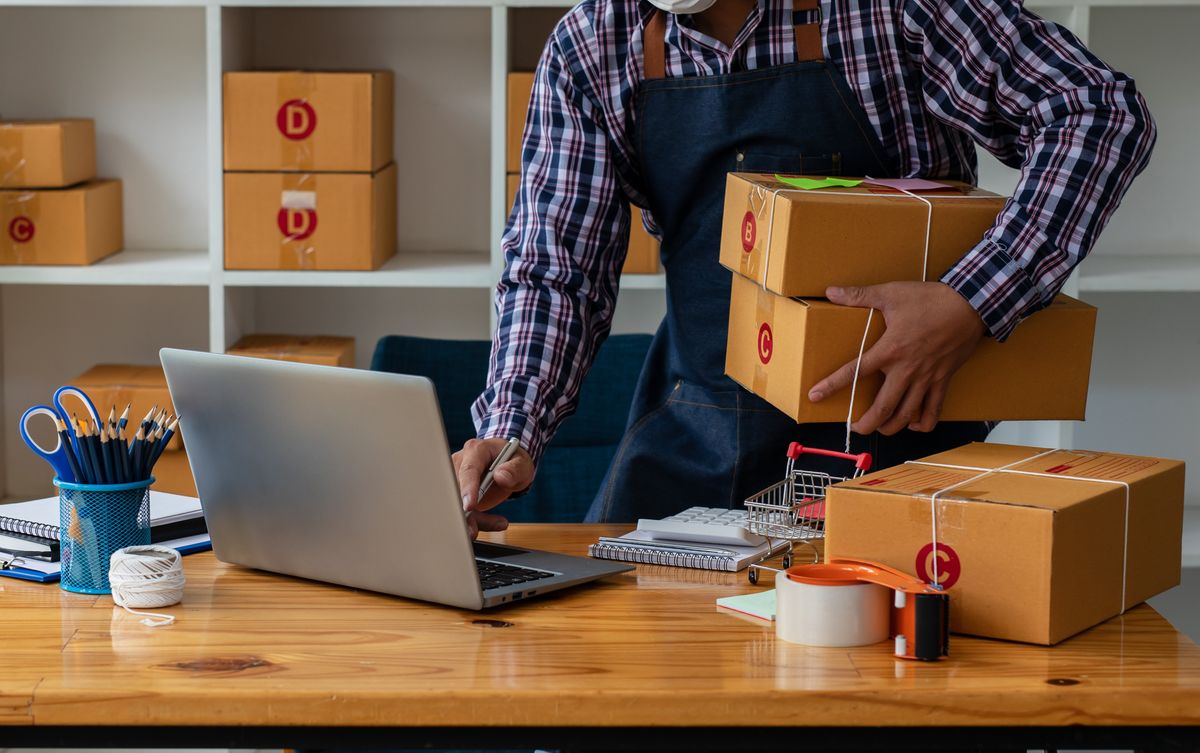 New entrepreneur boxing orders for customers