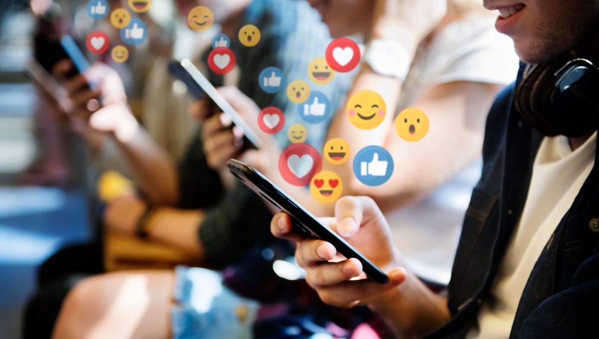People watching video live streamings from influencers