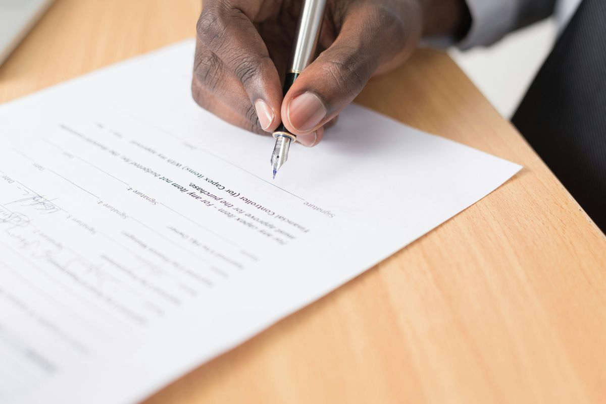 Signing an operating agreement for an LLC