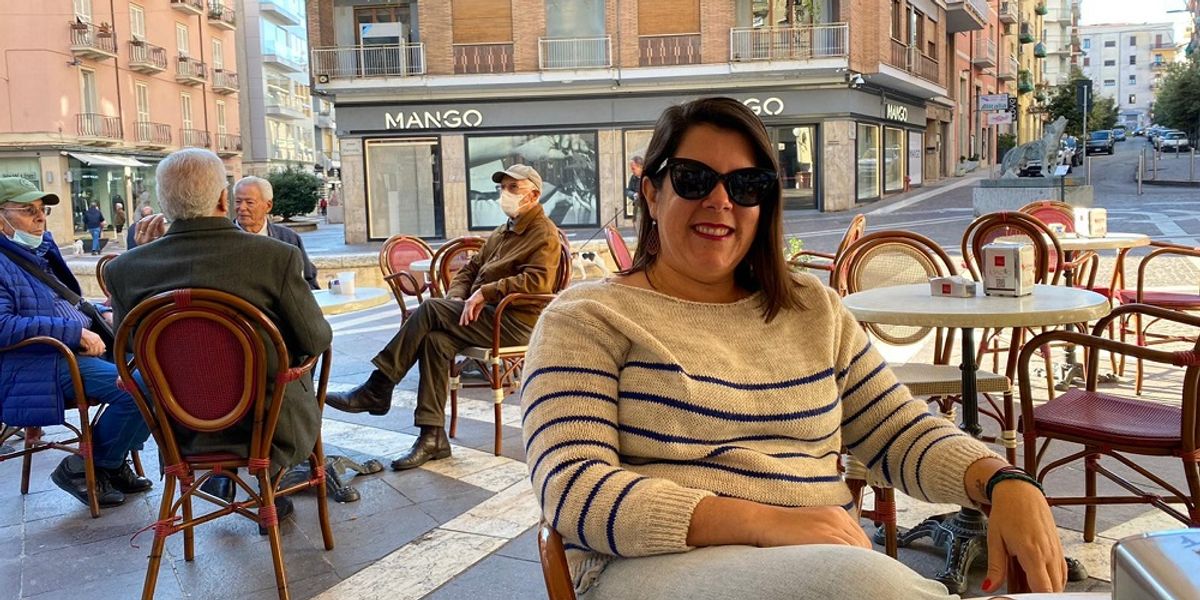 Su Guillory lives and runs her business from Italy