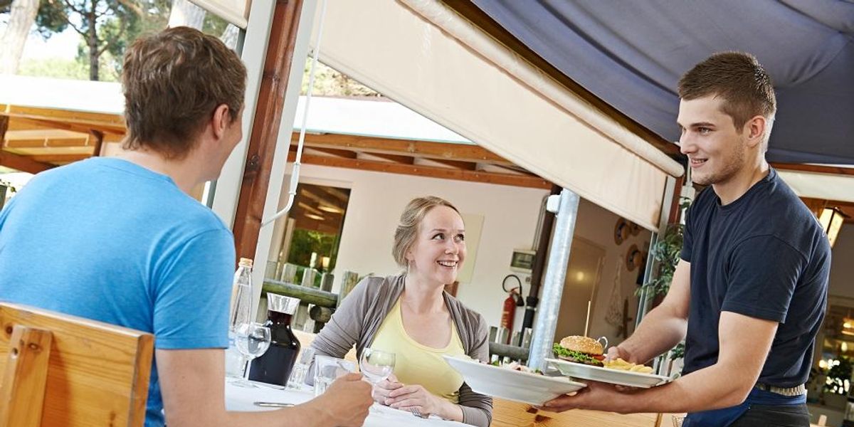 Five Tips to Enhance the Fast Food Customer Service Experience ...
